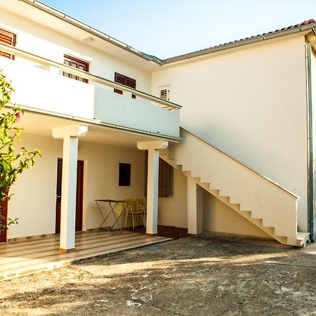 Apartments Alma Новалья Экстерьер фото