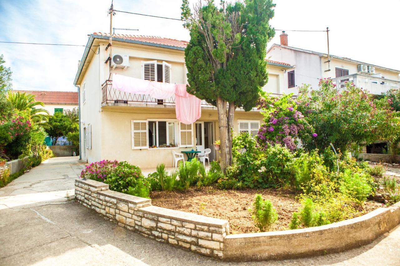 Apartments Alma Новалья Экстерьер фото