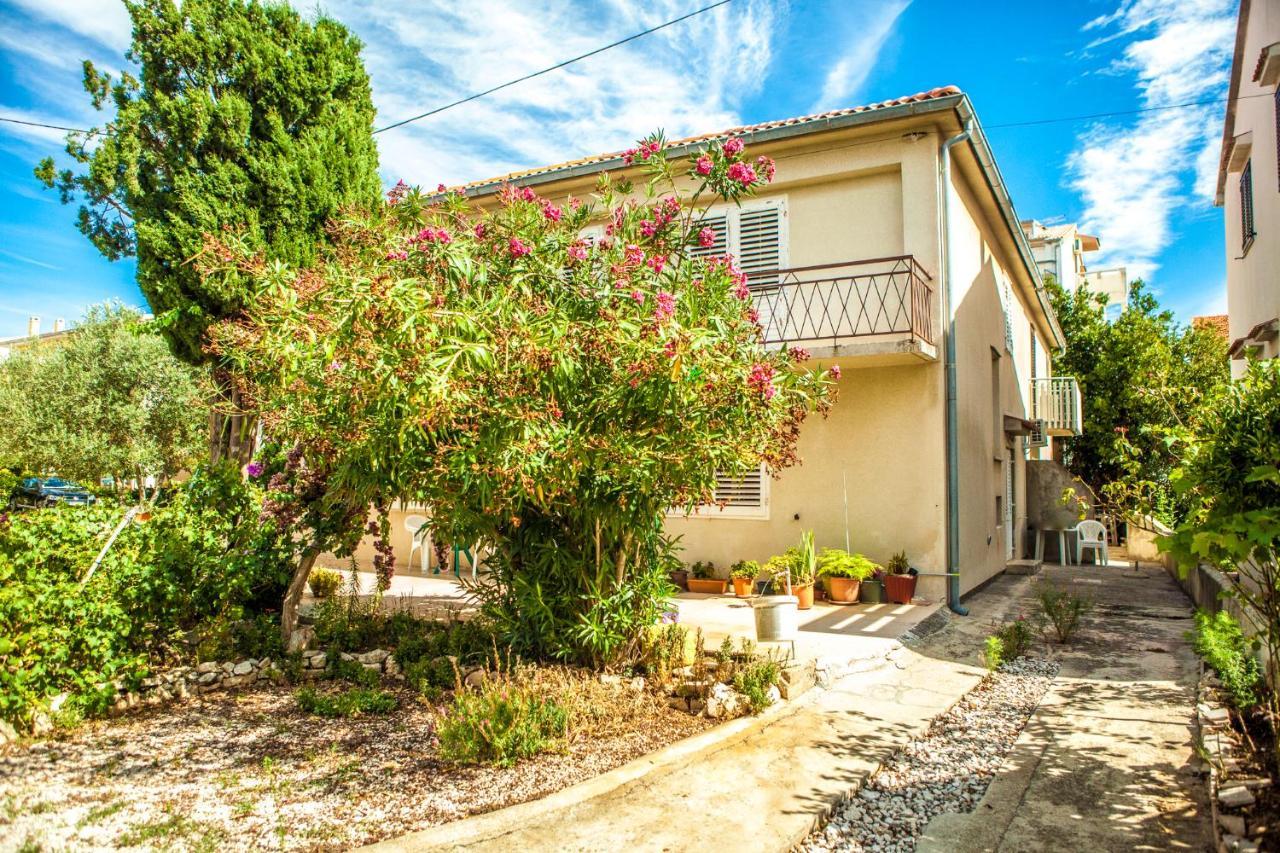 Apartments Alma Новалья Экстерьер фото