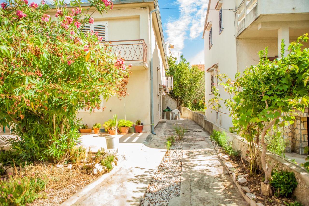 Apartments Alma Новалья Экстерьер фото